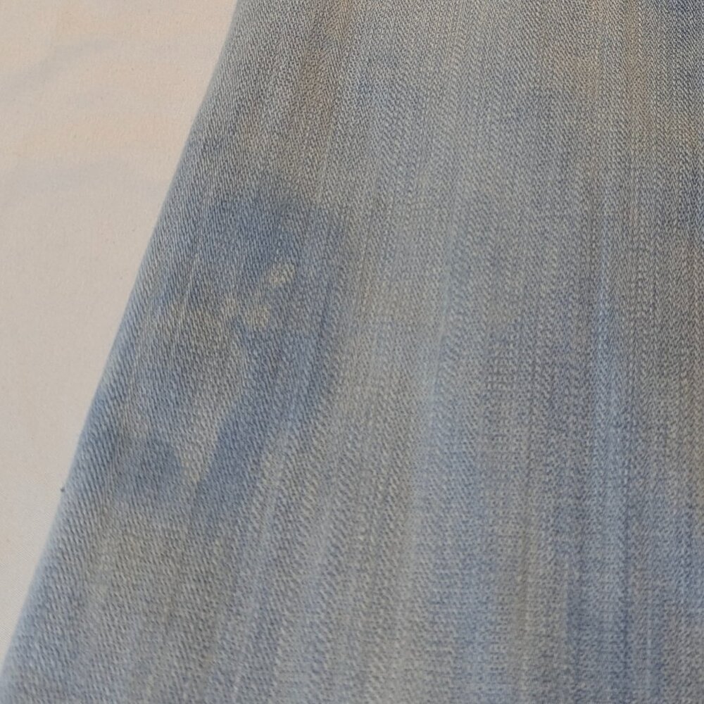 7 For All Mankind Original Bootcut Light Wash Size 26 *Stain? - Picture 3 of 16